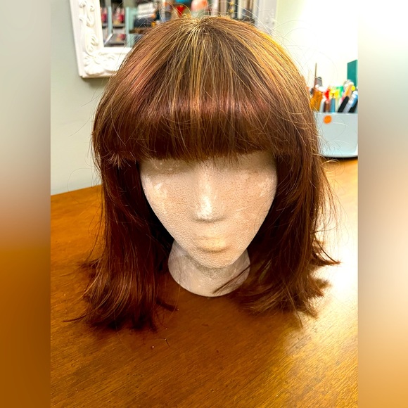 Fun wig with bangs - Picture 1 of 7